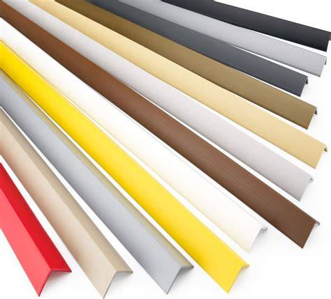 Detail béžovej oblúkovej ukončovacej lišty z PVC