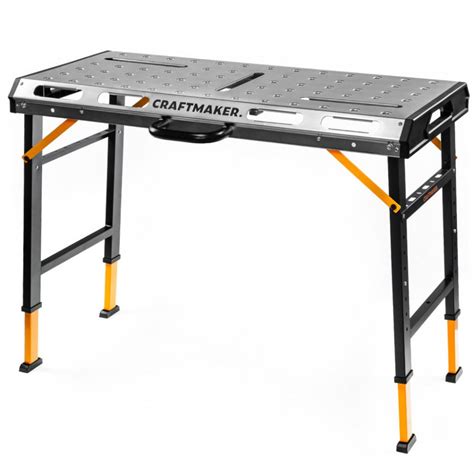 Multifunkčný skladací pracovný stôl CRAFTMAKER SteelBench S110 v akcii s nástrojmi