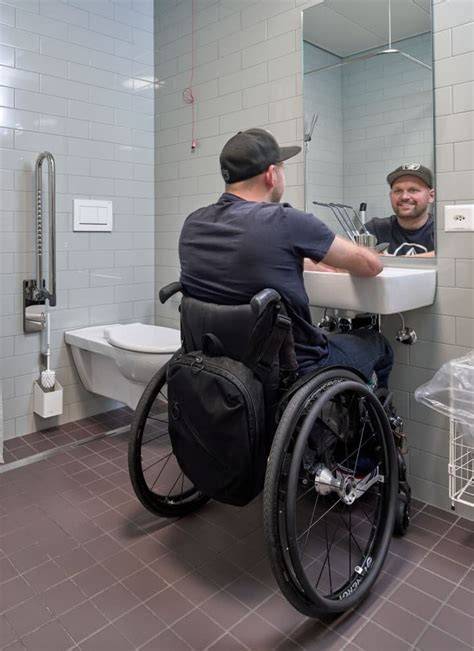 Návrh bezbariérovej kúpeľne s dostatočným priestorom pre invalidný vozík