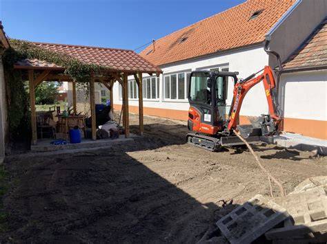 Výkopové práce a ukladanie chráničky pre kábel