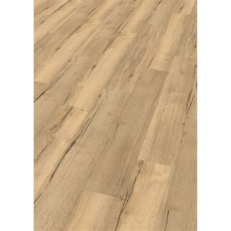 Detailný pohľad na štruktúru laminátovej podlahy s imitáciou dreva