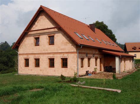 Detailný pohľad na štruktúru šamotovej tehly