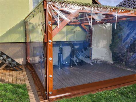 Zastrešenie priestoru pomocou PVC plachty na oceľovej konštrukcii