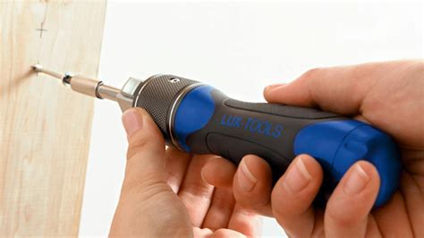 Detail ergonomickej rukoväte a hrotu skrutkovača Narex
