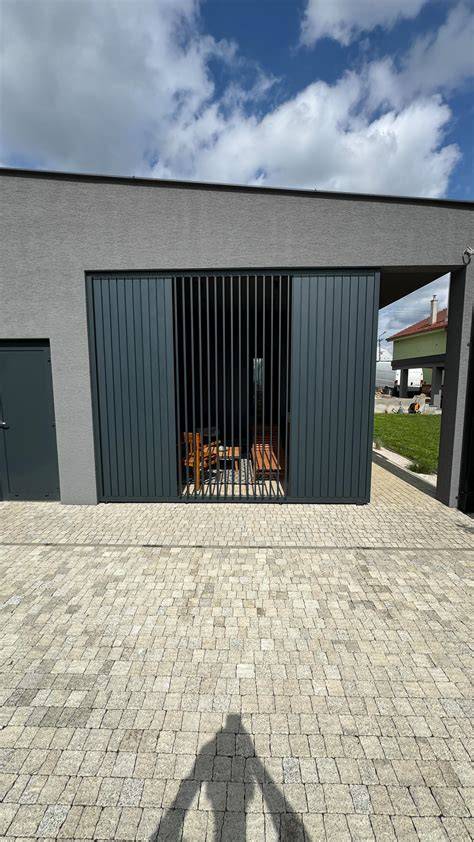 Budúca architektonická podoba haly s hliníkovými lamelami