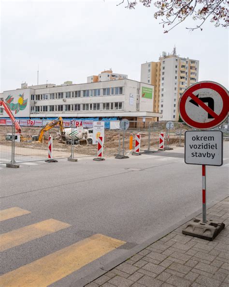 Ukážka merania výškových rozdielov a uhlopriečok pri zakladaní stavby