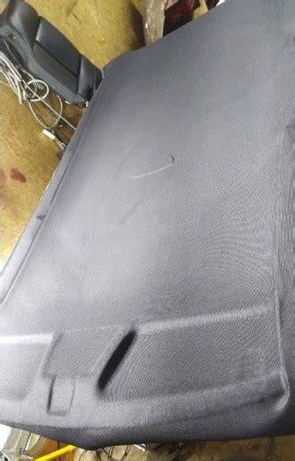 Ukážka rôznych materiálov na čalúnenie stropu auta