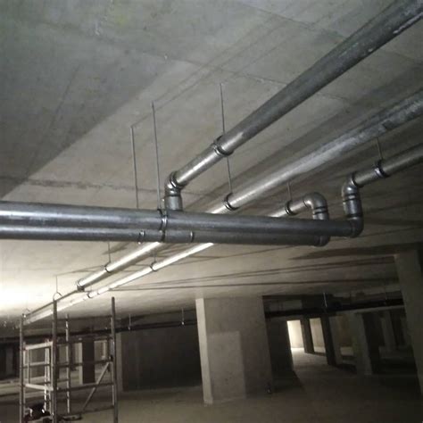 Príklad PVC odpadového potrubia v kúpeľni so správnym spádom