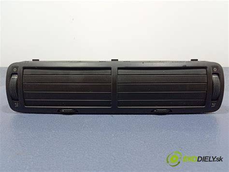 Detail interiérového rozvádzača vzduchu pre VW Passat