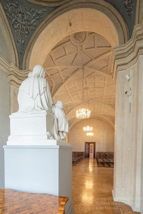 Historické sadrové štuky a profily v interiéri