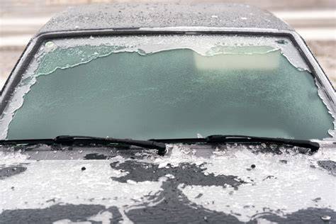 Proces zábrusu okuliarových skiel na moderných automatoch