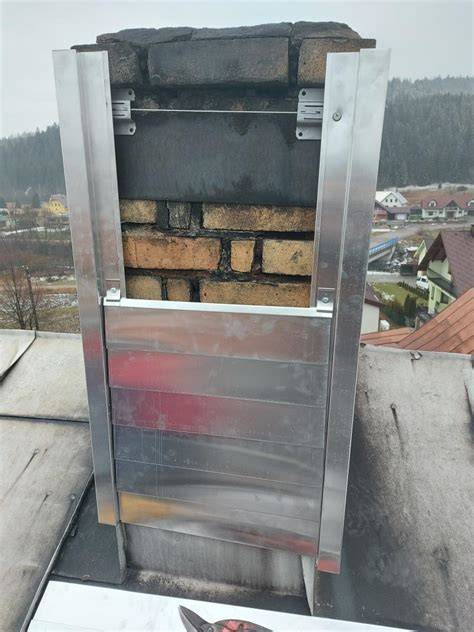 Vzorky rôznych plechových materiálov a farebných prevedení pre oplechovanie komína