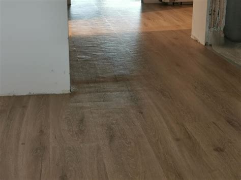 Reálna štruktúra dreva na vinylovej podlahe