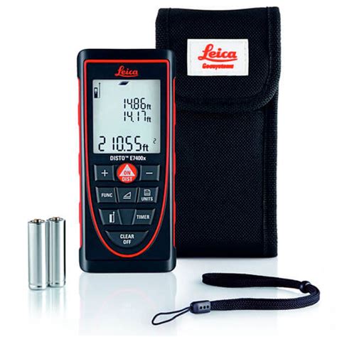 Laserový merač vzdialenosti Leica DISTO D1 v ruke