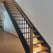 Priame moderné schodisko s čistými líniami
