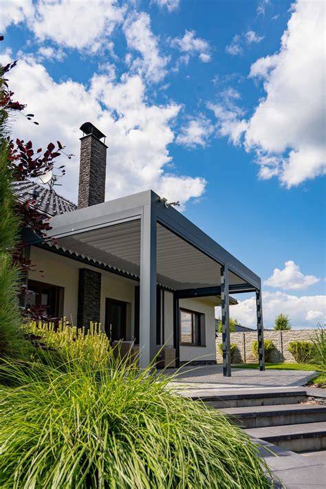 Bioklimatická pergola s naklápacími lamelami