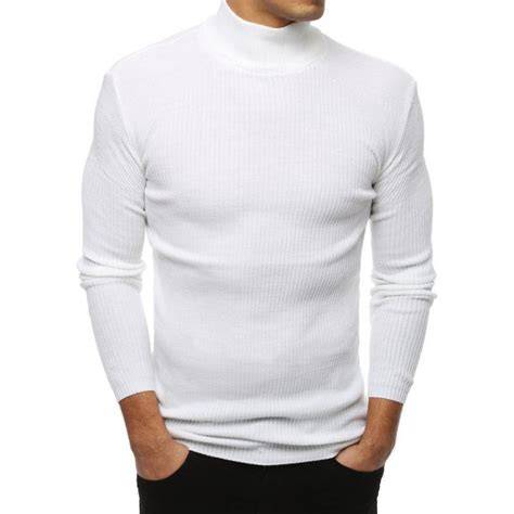Biely rolák ako základ outfitu