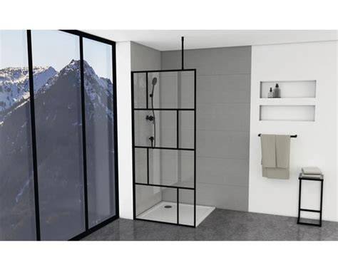 Veľkoformátové dlaždice v kúpeľni s walk-in sprchou