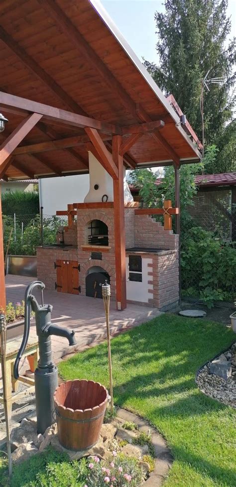 Rôzne typy murovaných záhradných grilov (s komínom, pecou na pizzu, otvoreným ohniskom)