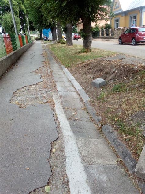 Vizualizácia inštalácie lineárneho odvodňovacieho žľabu pri dome