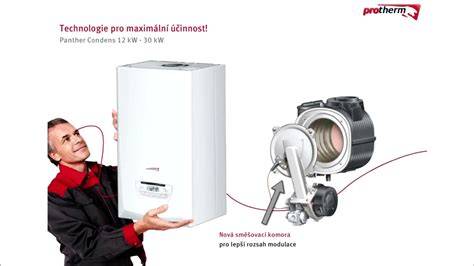 Servisný technik kontroluje plynový kotol Protherm