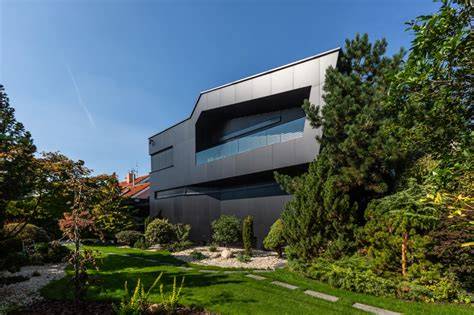 Príklady použitia fasádnych obkladov v modernej architektúre