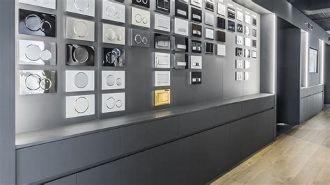 Interiér showroomu Geberit s ukážkami kúpeľňových kóji