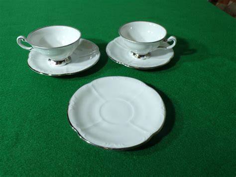 historická porcelánová súprava džbánu a umývadla