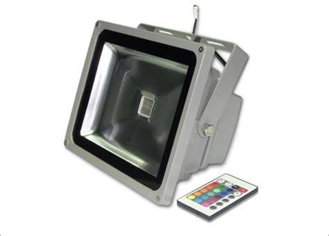 Vysoko výkonný RGB LED reflektor V-TAC s IR ovládačom