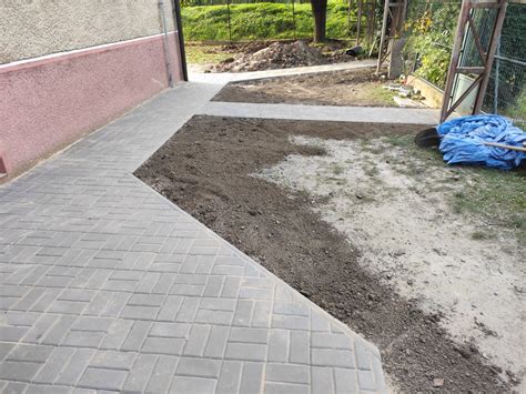 Porovnanie rôznych materiálov pre vonkajšie spevnené plochy