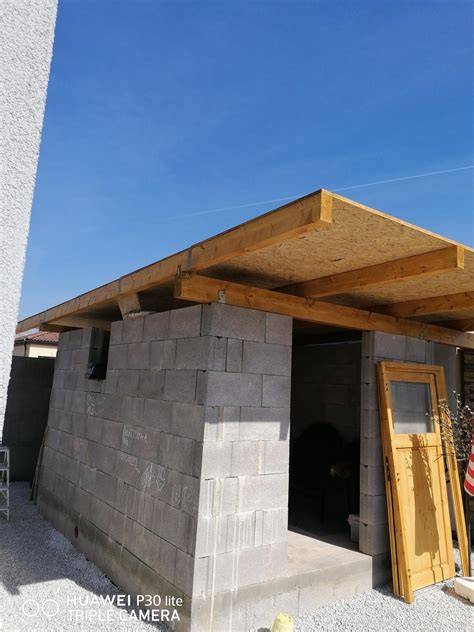 Ukážka inštalácie asfaltového pásu na strechu záhradného domčeka