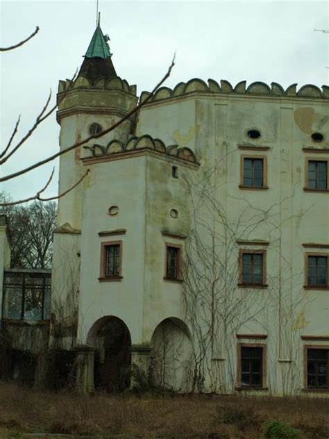 Kaštieľ Moravany nad Váhom exteriér