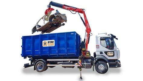 Nákladné auto s hydraulickou rukou