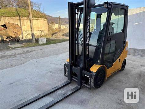 Vysokozdvižný vozík a logistika v sklade