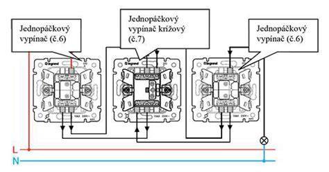 Schéma zapojenia krížového vypínača v okruhu s dvoma schodiskovými vypínačmi