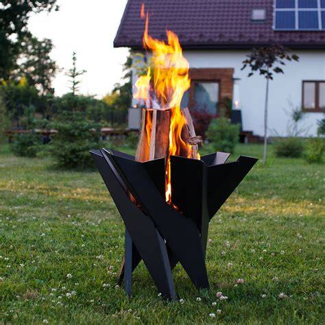 Plánovanie umiestnenia záhradného krbu v exteriéri s ohľadom na vietor a slnko