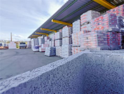 Stavebný materiál pripravený na sklade