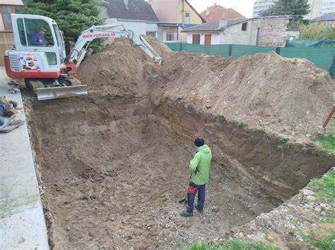 zemné a výkopové práce na stavenisku