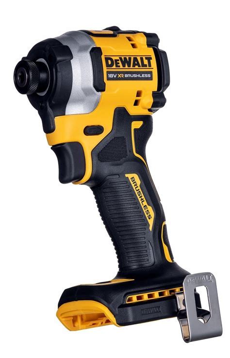 Akumulátorový rázový uťahovák DeWalt v akcii
