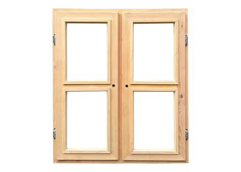 Drevené okno znečistené PUR penou