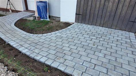 Príklad použitia betónovej dlažby na príjazdovej ceste