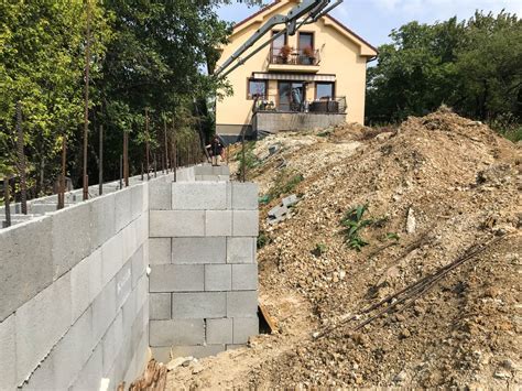 Schéma pôdorysu oporného múru s vyznačenými rozmermi