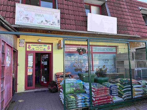 Exteriér predajne Stavebniny a Domáce Potreby Kolta v centre obce