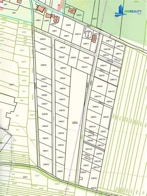 Mapa pozemku s vyznačenými inžinierskymi sieťami a prístupovou cestou