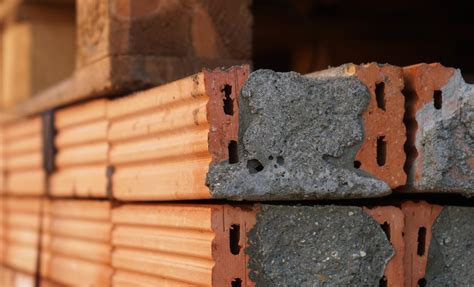 Detail keramickej tvarovky UZ 238/70 a betónového jadra prekladu