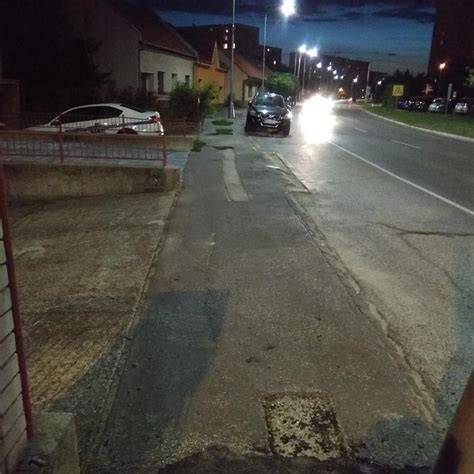 Poškodený povrch steny z dôvodu vynechania penetrácie
