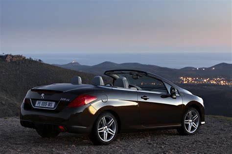 Interiér Peugeot 308 CC s vetraním v opierkach hláv