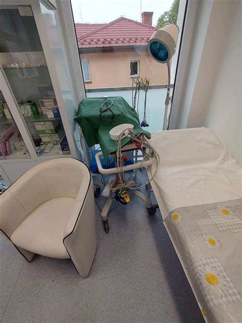 Interiér modernej čakárne lekárskej ambulancie