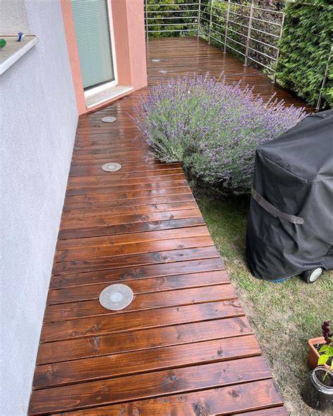 Hladké a drážkované terasové dosky z borovice