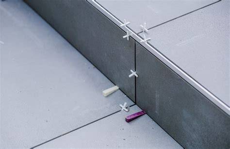 Detail správne nainštalovanej plastovej rohovej lišty